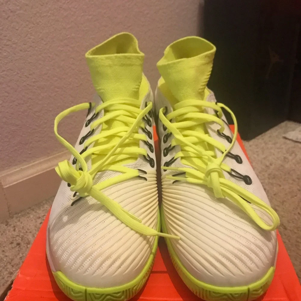 Nike Tennis Air Zoom Ultrafly HC QS Shoes
